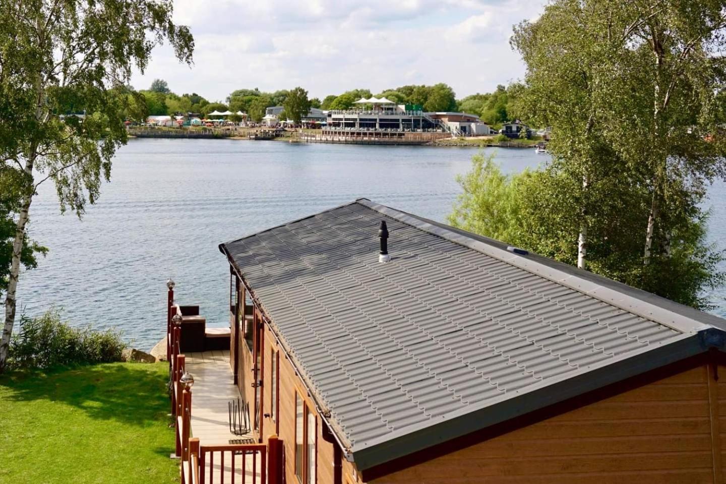 Fable Lodge Tattershall Lakes - Luxury Lakeside Lodge With Hot Tub Exterior photo